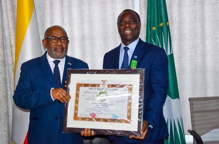 image Coopération Onu – Comores : François Batalingaya décoré par le chef de l’Etat